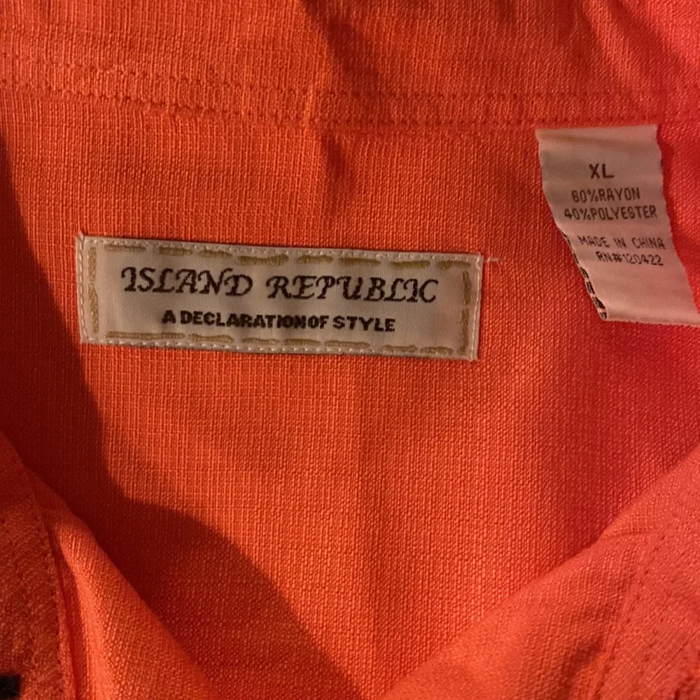 NWOT Island republic, men’s button-down shirt. - Picture 5 of 5